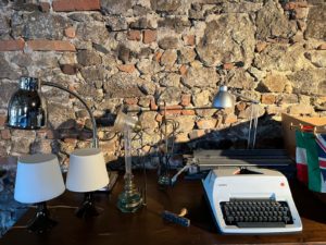 Bild vom Hausflohmarkt mit zahlreichen Raritäten